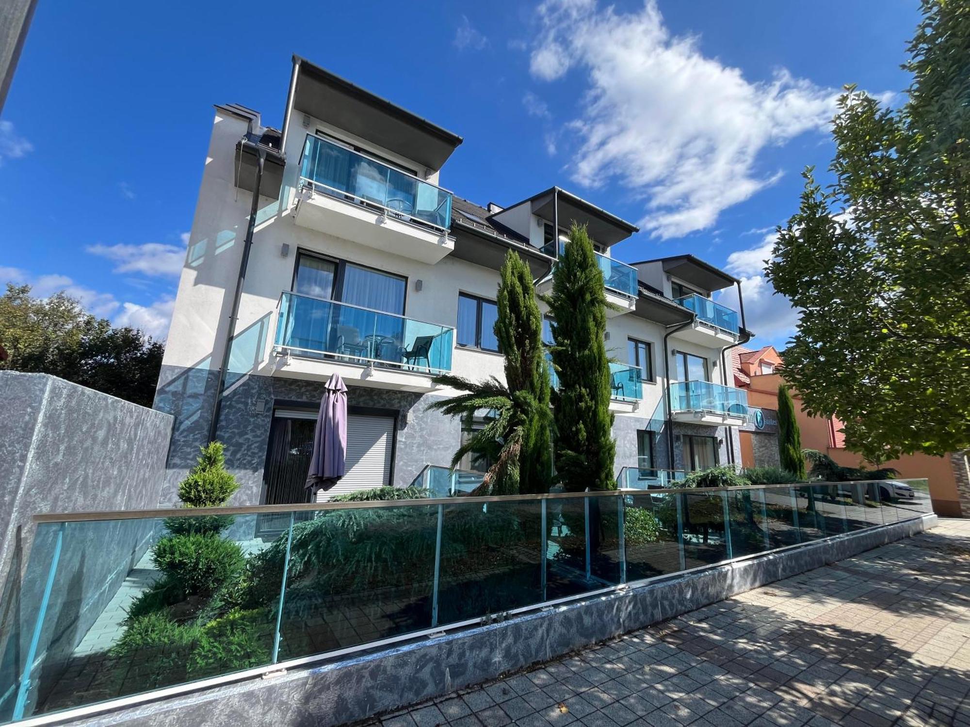 Berill Crystal Apartman Sarvar Exterior foto