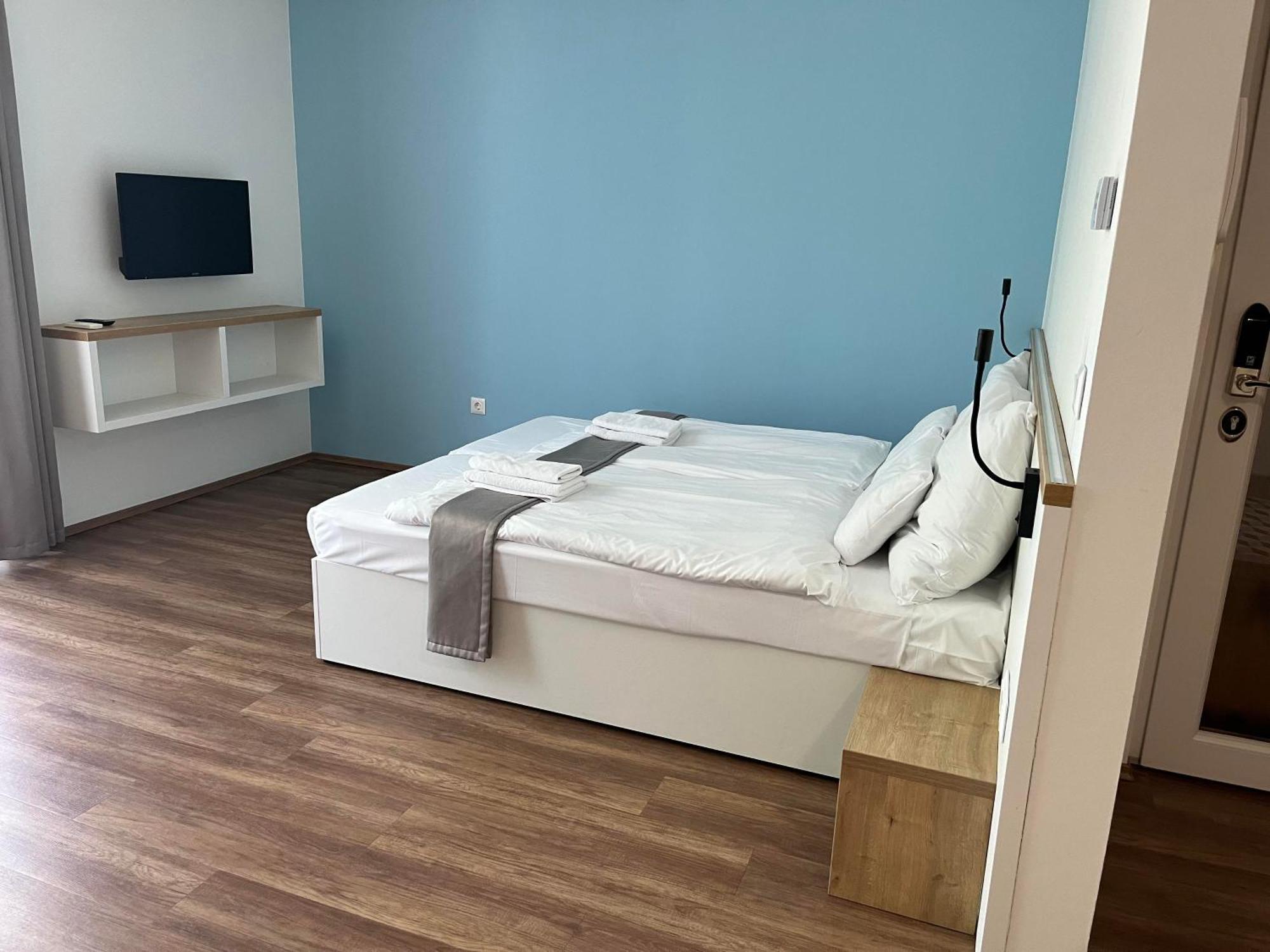 Berill Crystal Apartman Sarvar Exterior foto